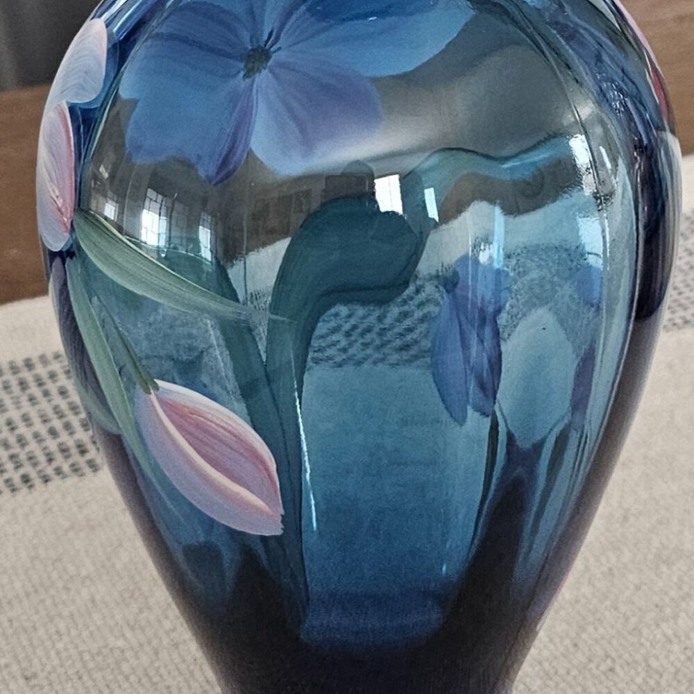 Vintage Fenton Twilight Blue Glass Vase Hand Painted Floral Signed - Picture 3 of 10